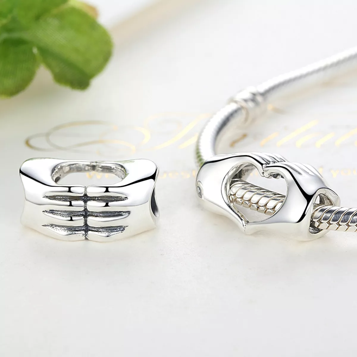 Charm Mãos com amor life Pandora - SCC125