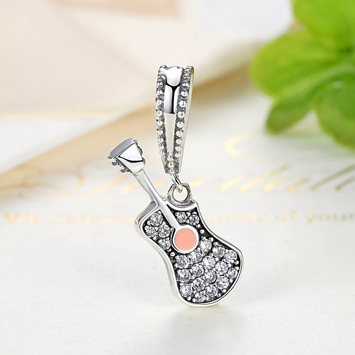 Charm Pendente Violão life Pandora - SCC113