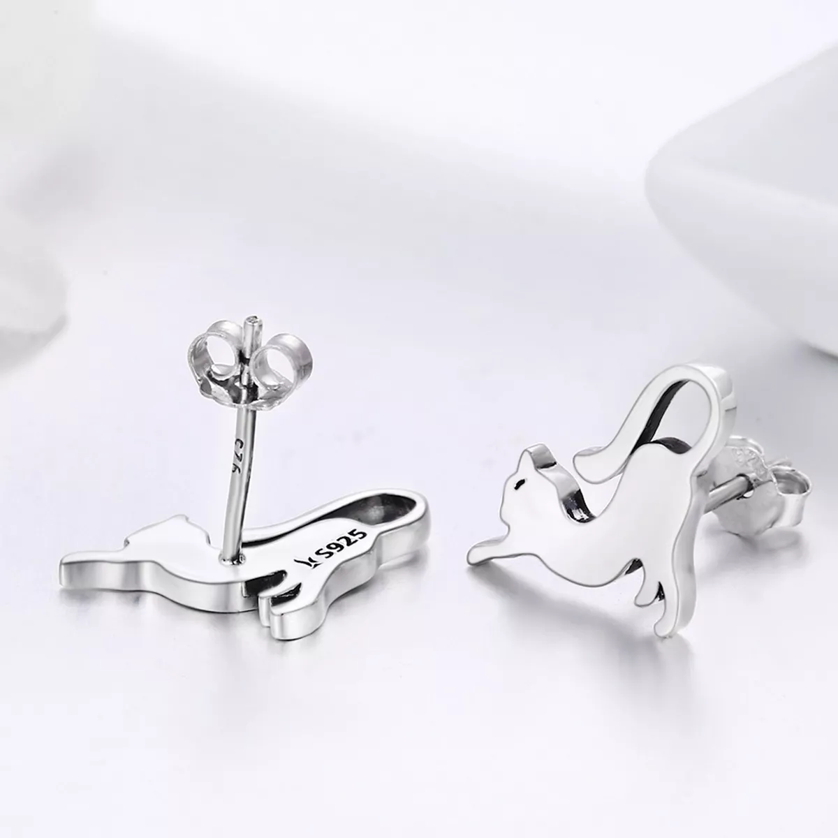 Brincos Petit Brincando de gatinha estilo Pandora - SCE366