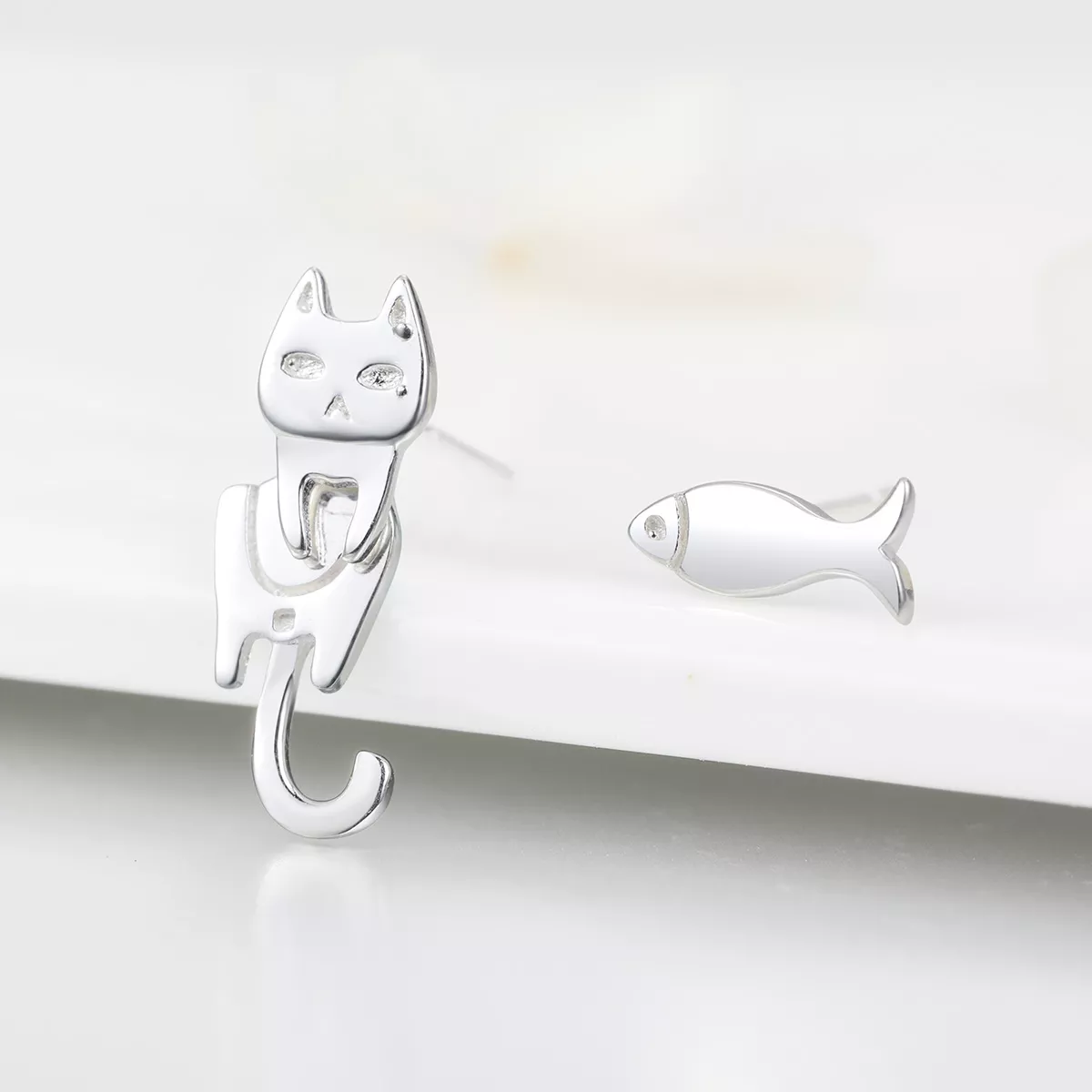 Brincos Petit Gato e peixe estilo Pandora - SCE488