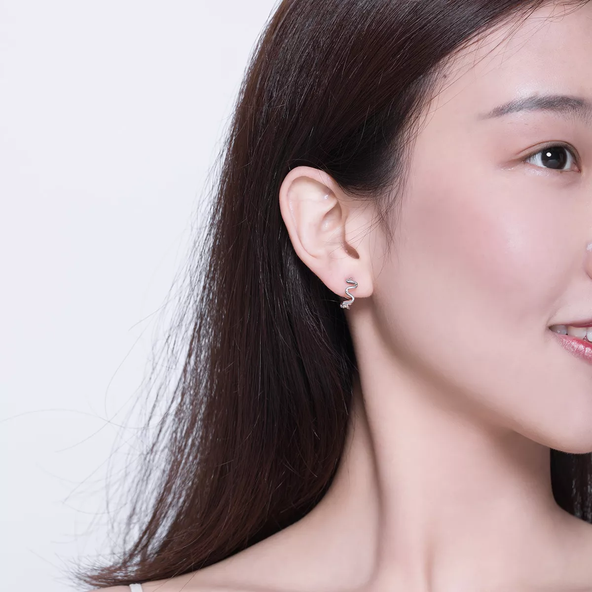 Brincos Petit Radianos de batimentos cardíacos estilo Pandora - SCE672