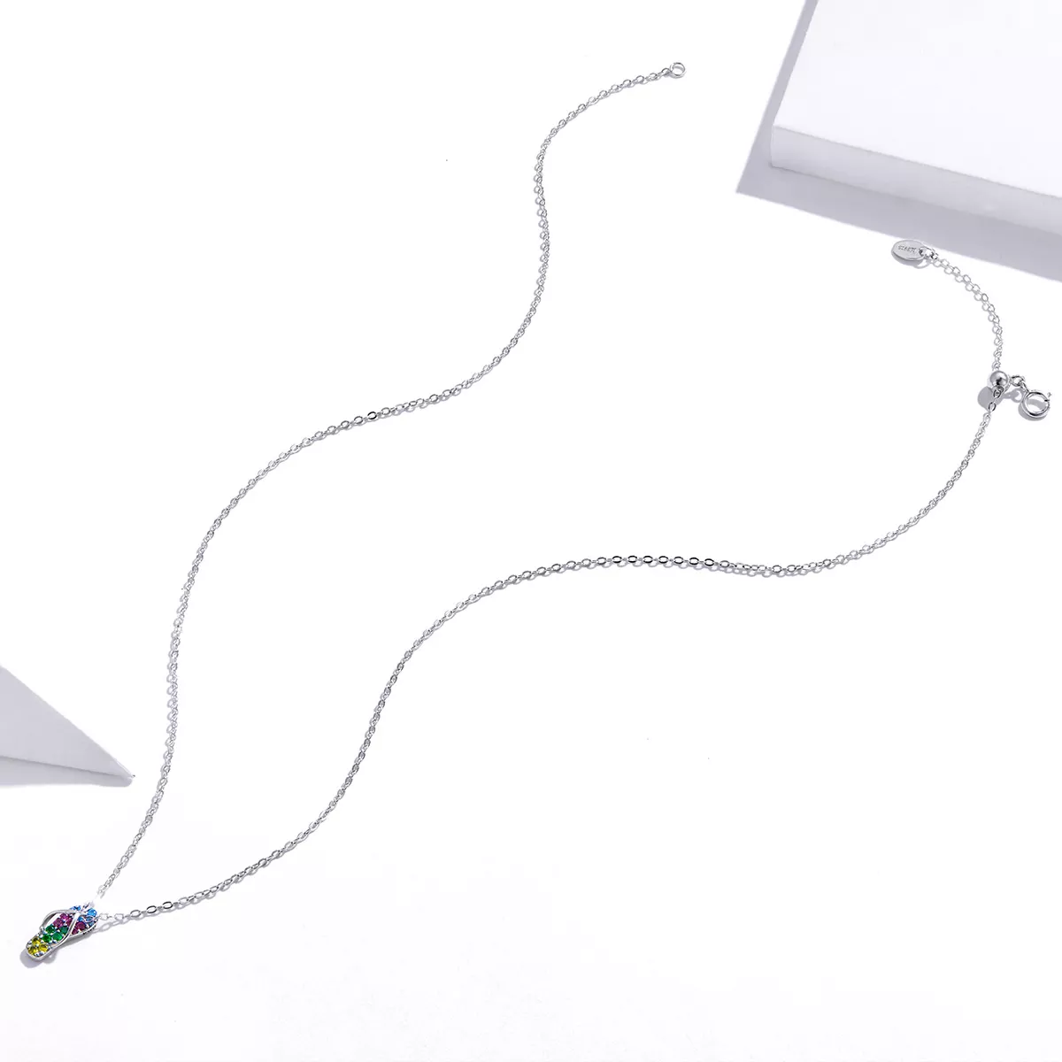 Colar Chinelos brilhantes estilo Pandora - SCN408